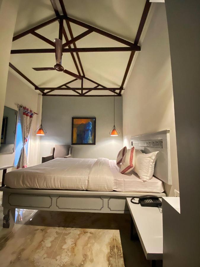 The Art Hotel By Via Varanasi Ngoại thất bức ảnh
